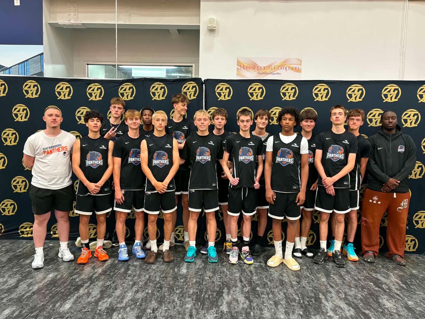 Alignement de l'équipe Panthers avant un match du circuit ZG