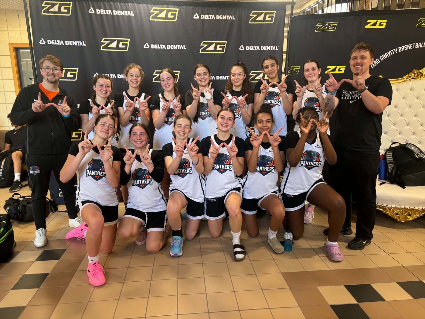 Équipe féminine Panthers au tournoi Delta Dental